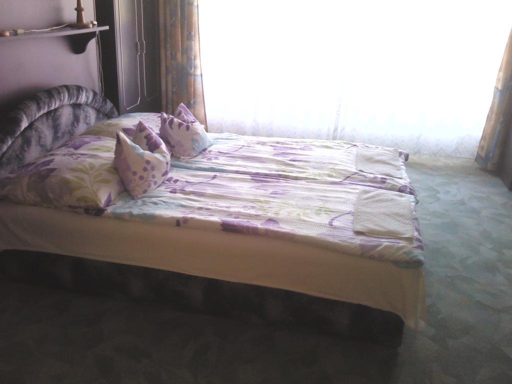 Napfeny Apartment Keszthely Rom bilde