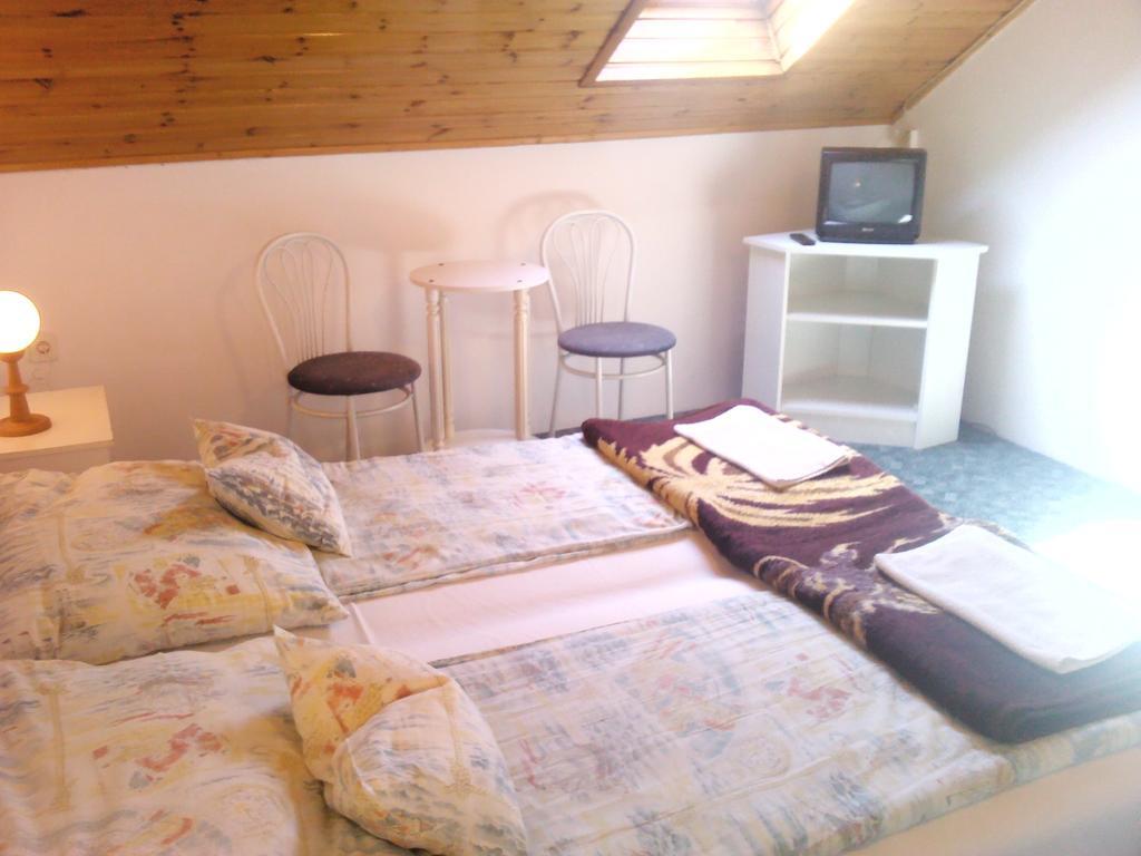 Napfeny Apartment Keszthely Rom bilde