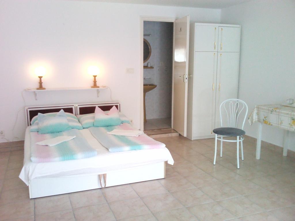Napfeny Apartment Keszthely Rom bilde