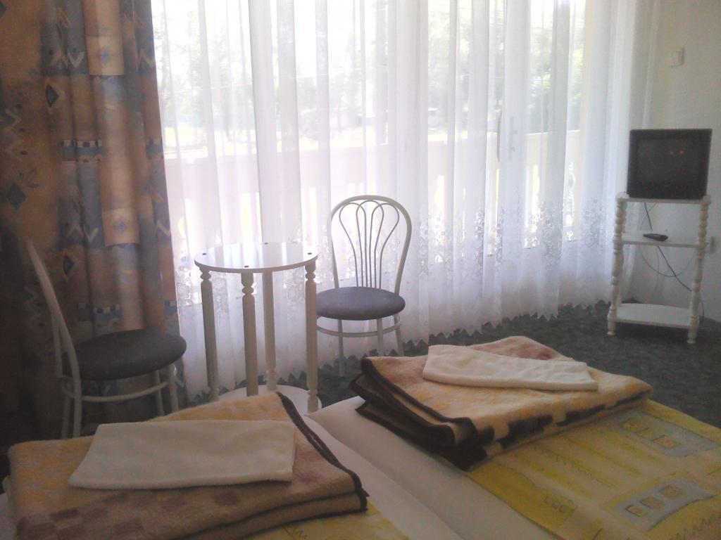 Napfeny Apartment Keszthely Rom bilde