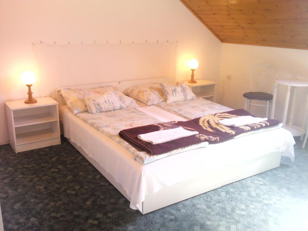 Napfeny Apartment Keszthely Rom bilde