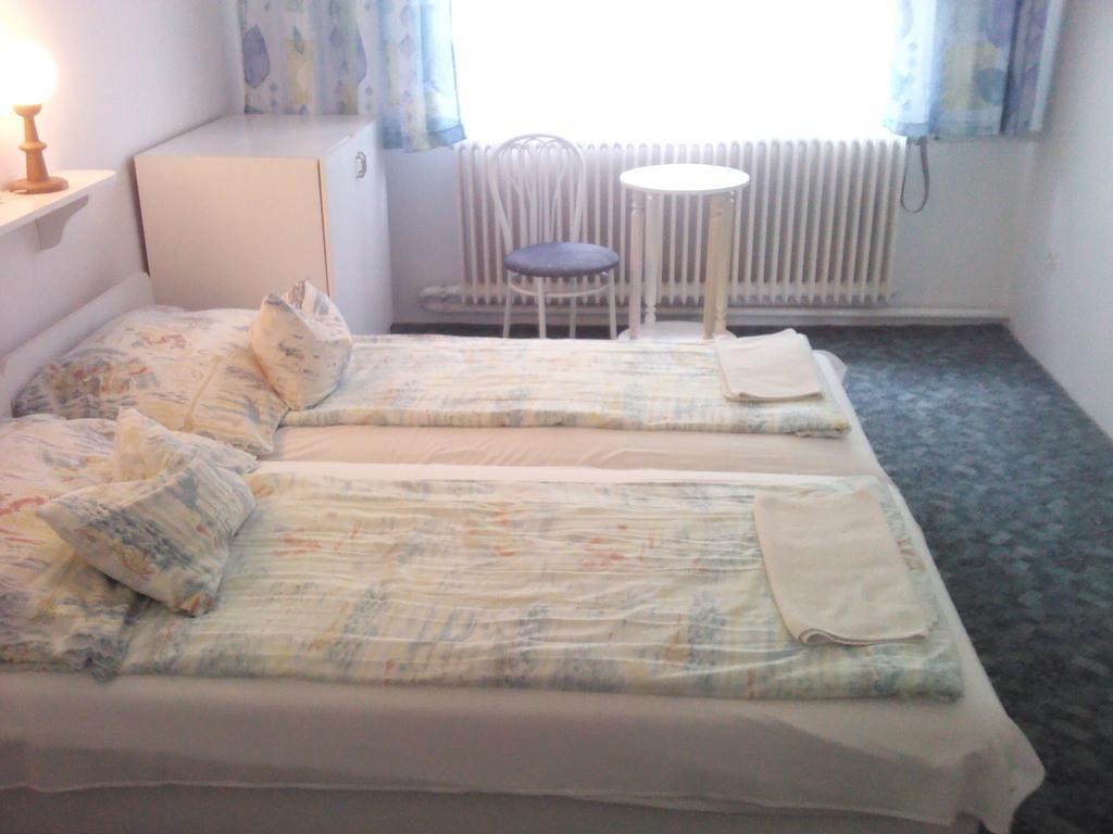 Napfeny Apartment Keszthely Rom bilde
